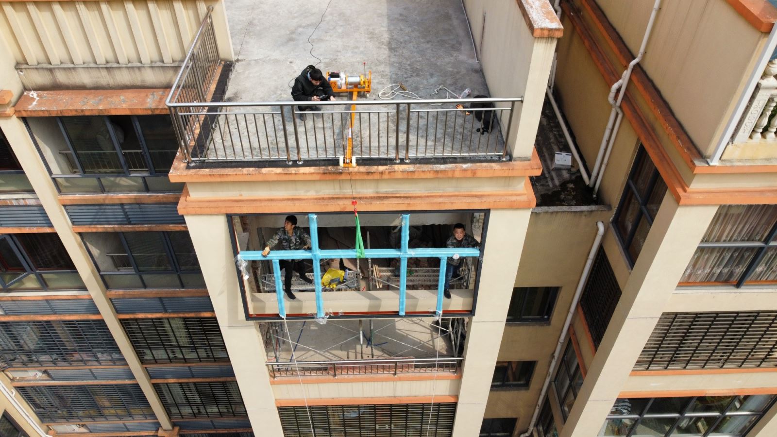吊窗機